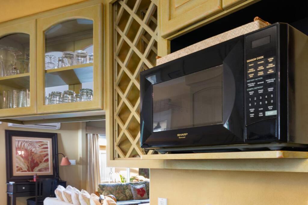 Plumeria Suite, 2-Bedrooms, Sleeps 6, Pool & Bbq, Pre-Renovation Summer Sale Kihei Εξωτερικό φωτογραφία