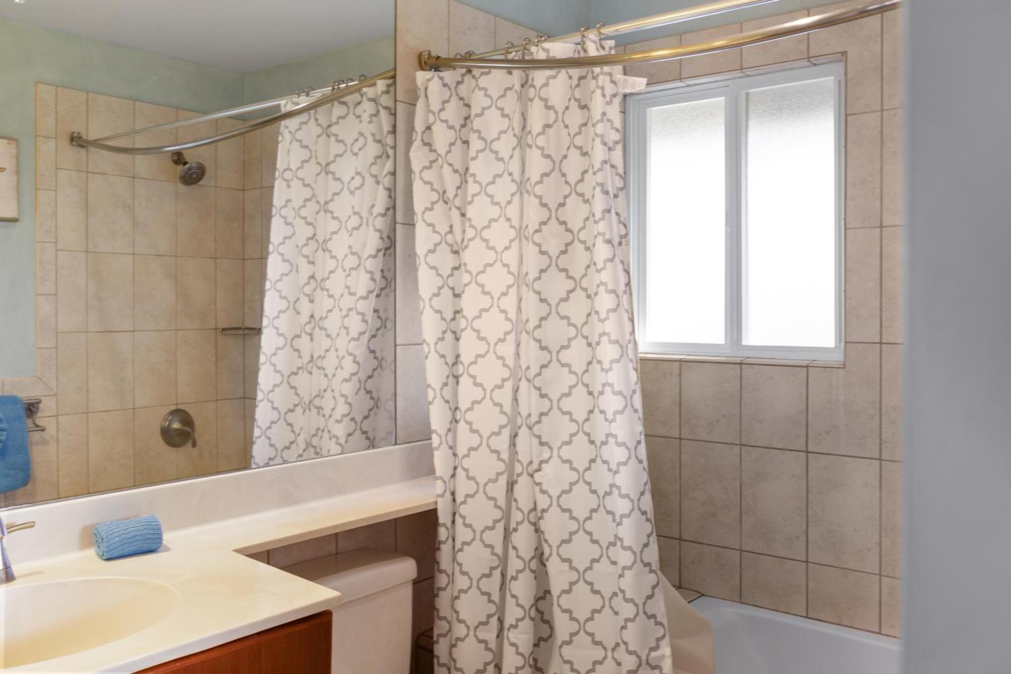 Plumeria Suite, 2-Bedrooms, Sleeps 6, Pool & Bbq, Pre-Renovation Summer Sale Kihei Εξωτερικό φωτογραφία